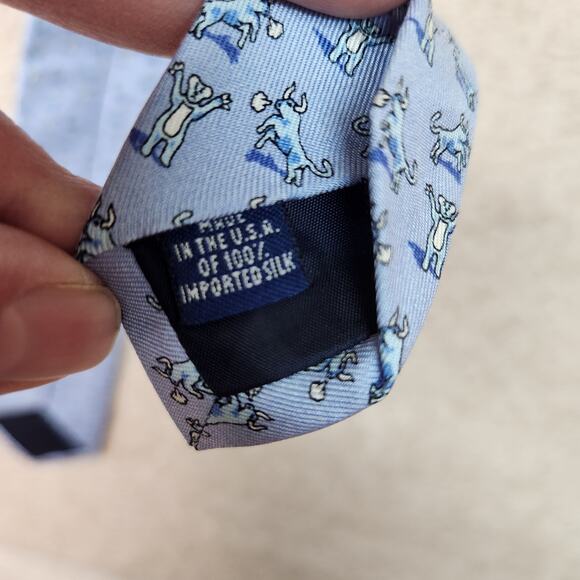 Vineyard Vines Custom Collection Running of the Bulls Silk Tie - Picture 4 of 5